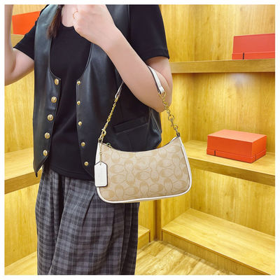 Sacs à main en cuir pour femmes imperméables à l'eau et de couleur personnalisée dans la collection estivale à la mode