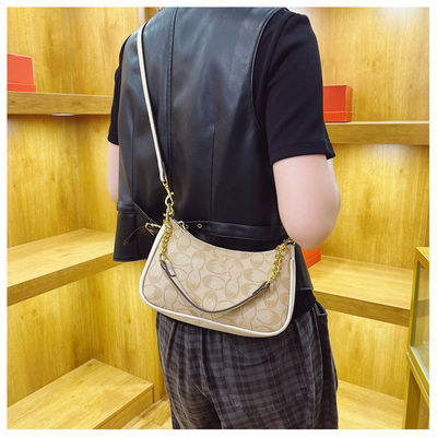 Sacs à main en cuir pour femmes imperméables à l'eau et de couleur personnalisée dans la collection estivale à la mode
