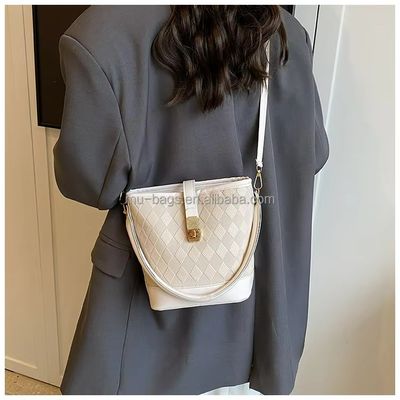 Matériau principal Corps croisé en cuir en PU et sacs de plage pour garde-robe d'été pour femmes
