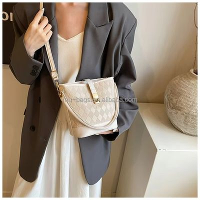 Matériau principal Corps croisé en cuir en PU et sacs de plage pour garde-robe d'été pour femmes