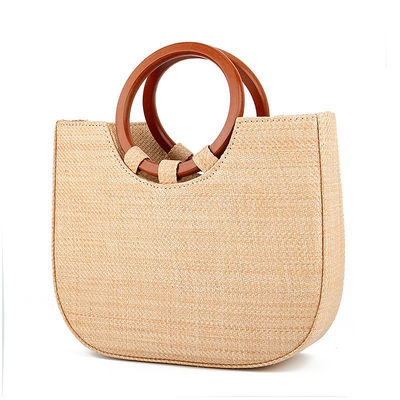 Sac de femme tissé avec une poignée d'herbe et de bois pour les loisirs