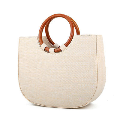 Sac de femme tissé avec une poignée d'herbe et de bois pour les loisirs