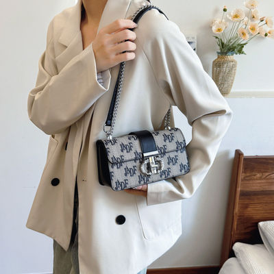 Lettre rétro imprimée Chaîne longue épaule Femmes sac transversale type fermeture ZIP
