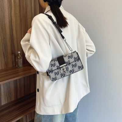 Lettre rétro imprimée Chaîne longue épaule Femmes sac transversale type fermeture ZIP