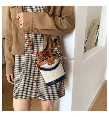Un sac de cuisine élégant et luxueux pour femmes et filles en cuir et en 2 couleurs
