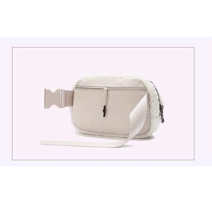 Des sacs à main de luxe en peluche et en croix-rousse