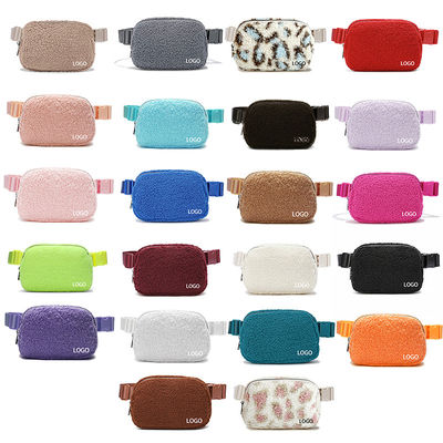 Des sacs à main de luxe en peluche et en croix-rousse