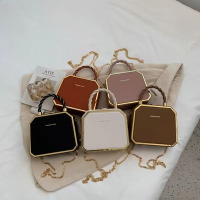 Détection de mouvement Sac à main croisé à l'épaule pour femmes avec petite gelée légère et PU