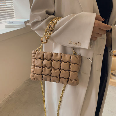 Impression de logo personnalisé Sac à main en cuir en PU Sac à main élégant pour femmes avec conception en chaîne
