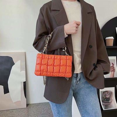 Impression de logo personnalisé Sac à main en cuir en PU Sac à main élégant pour femmes avec conception en chaîne