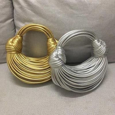 Sac à dos à la mode pour femmes à poignée unique et en cuir synthétique en microfibre