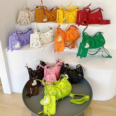 Sacs à main de luxe pour femmes Designer Sacs à main crossbody avec fermeture à bouton magnétique par marque