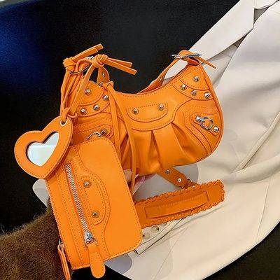 Sacs à main de luxe pour femmes Designer Sacs à main crossbody avec fermeture à bouton magnétique par marque