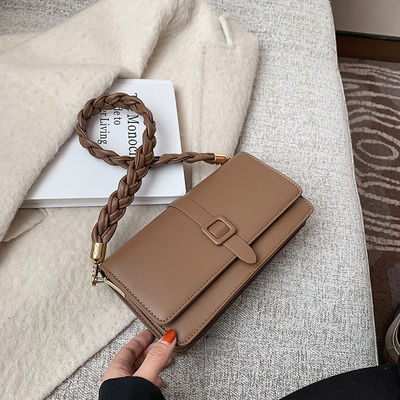 Sac à main en cuir en PU tressé pour femmes avec fermeture à glissière élégante pour un look à la mode