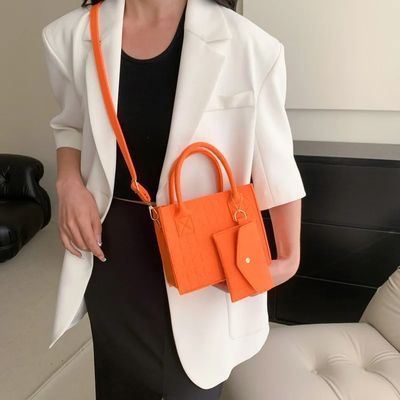 Sac à épaule en feutre de style vintage pour femmes élégantes en matériau léger