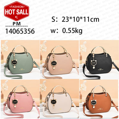Sacs à main à main pour femmes à épaule unique à la mode avec pendentif pour chat et fermeture à fermeture à glissière