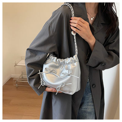 Saisons incontournables Minimaliste Plissé Sac à main à seau magnétique pour femmes en 4 couleurs