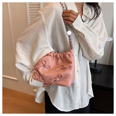 Saisons incontournables Minimaliste Plissé Sac à main à seau magnétique pour femmes en 4 couleurs