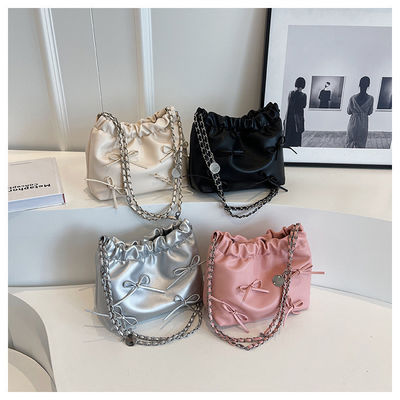 Saisons incontournables Minimaliste Plissé Sac à main à seau magnétique pour femmes en 4 couleurs