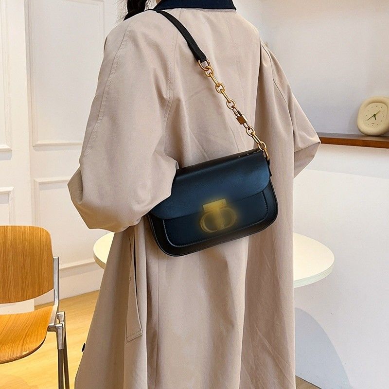 Un sac à main en cuir en PU pour le style vintage