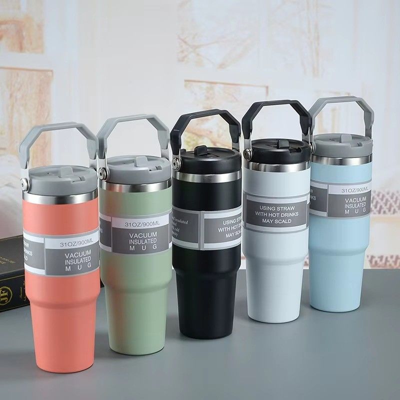 Une tasse à café en verre auto bière voyageuse avec poignée et couvercle 20oz 30oz