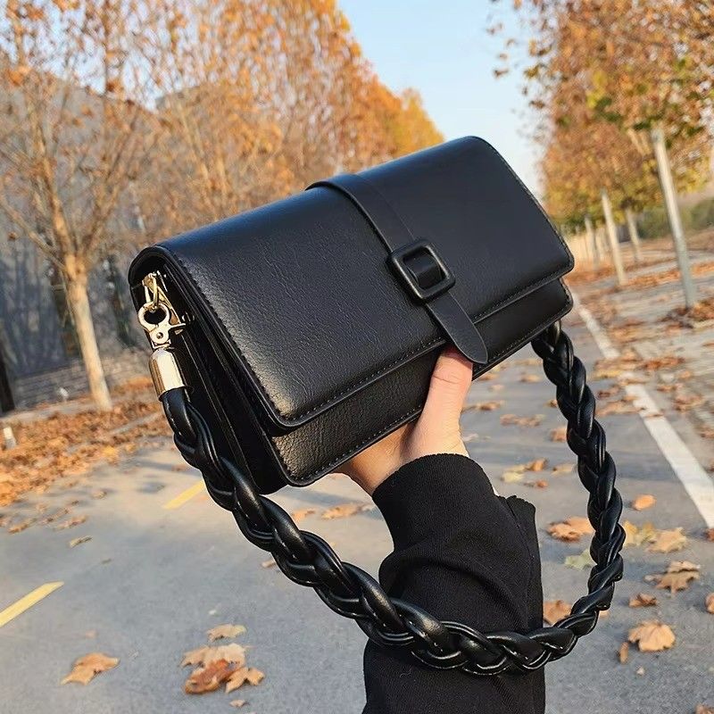Sac à main en cuir en PU tressé pour femmes avec fermeture à glissière élégante pour un look à la mode