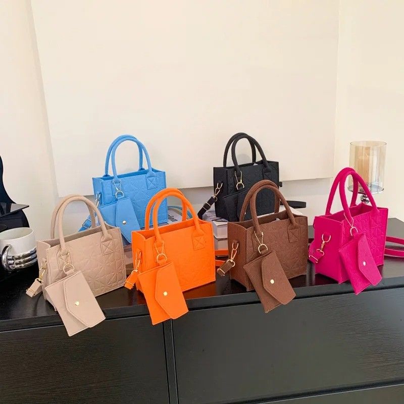 Sac à épaule en feutre de style vintage pour femmes élégantes en matériau léger